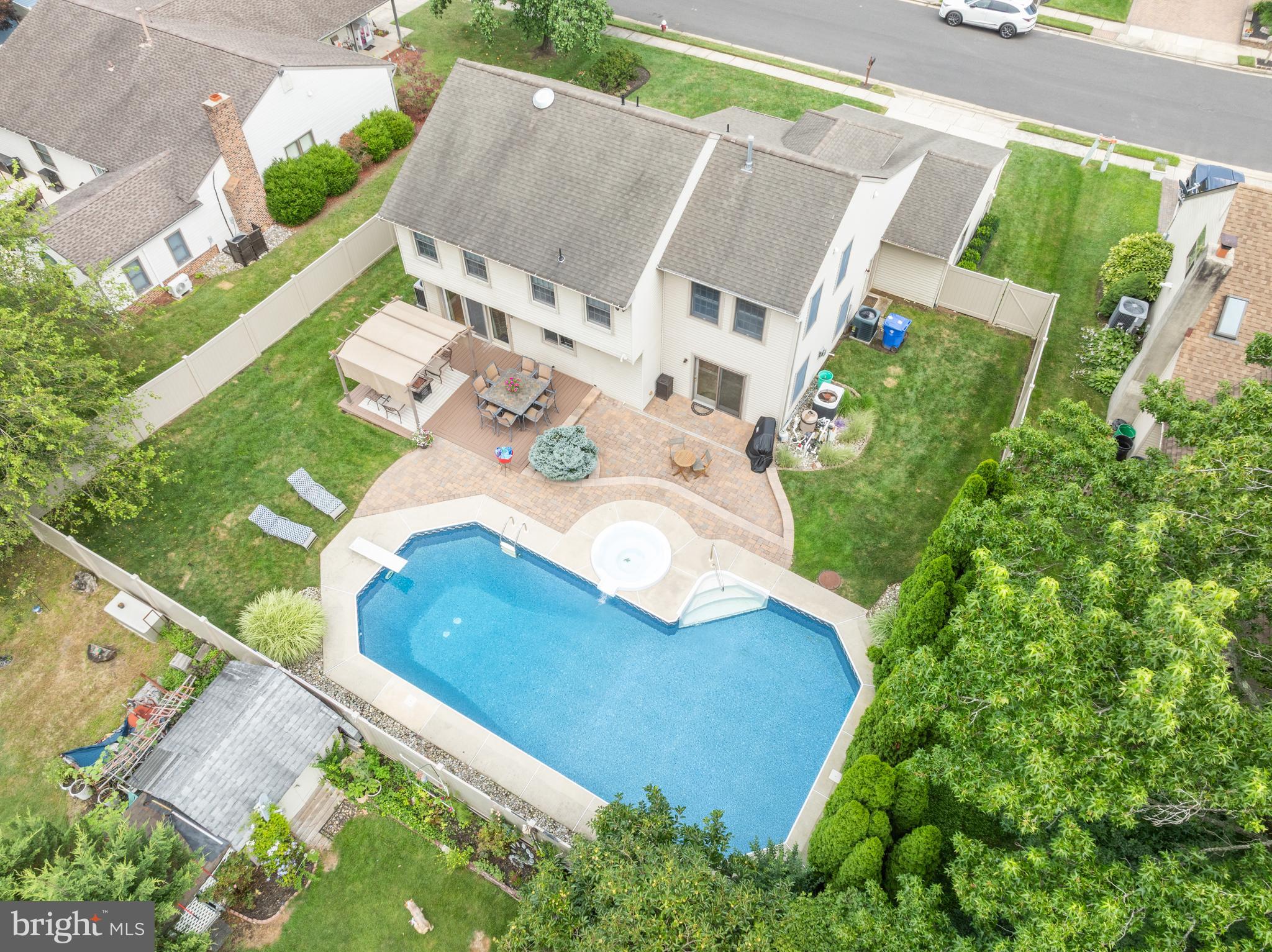 4 MEADOWRUE DRIVE