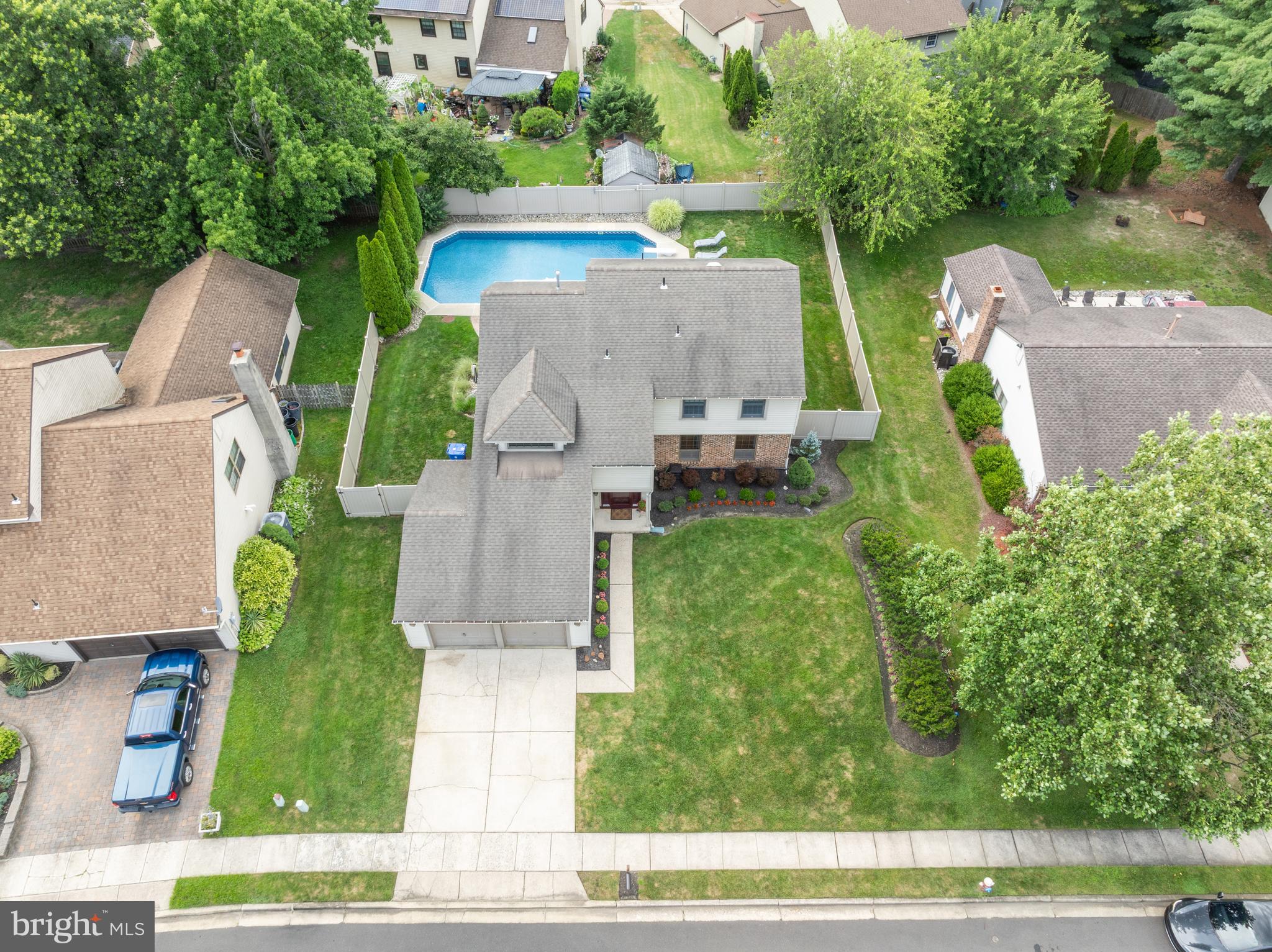 4 MEADOWRUE DRIVE