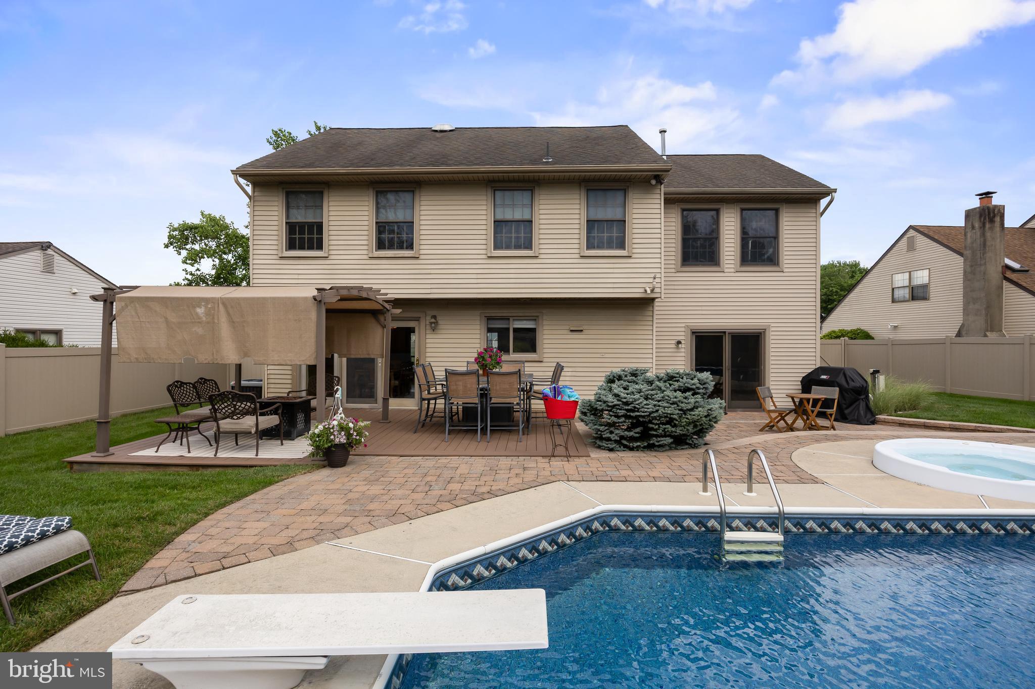 4 MEADOWRUE DRIVE
