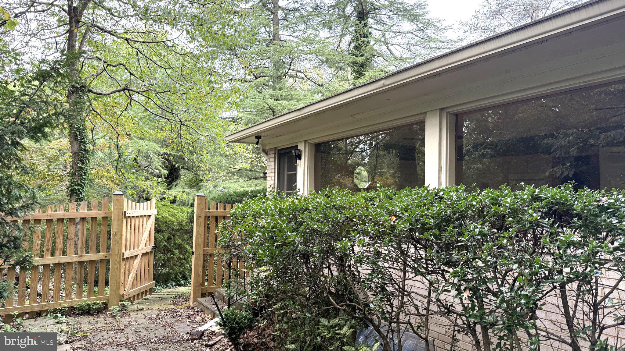 1429 LABURNUM STREET