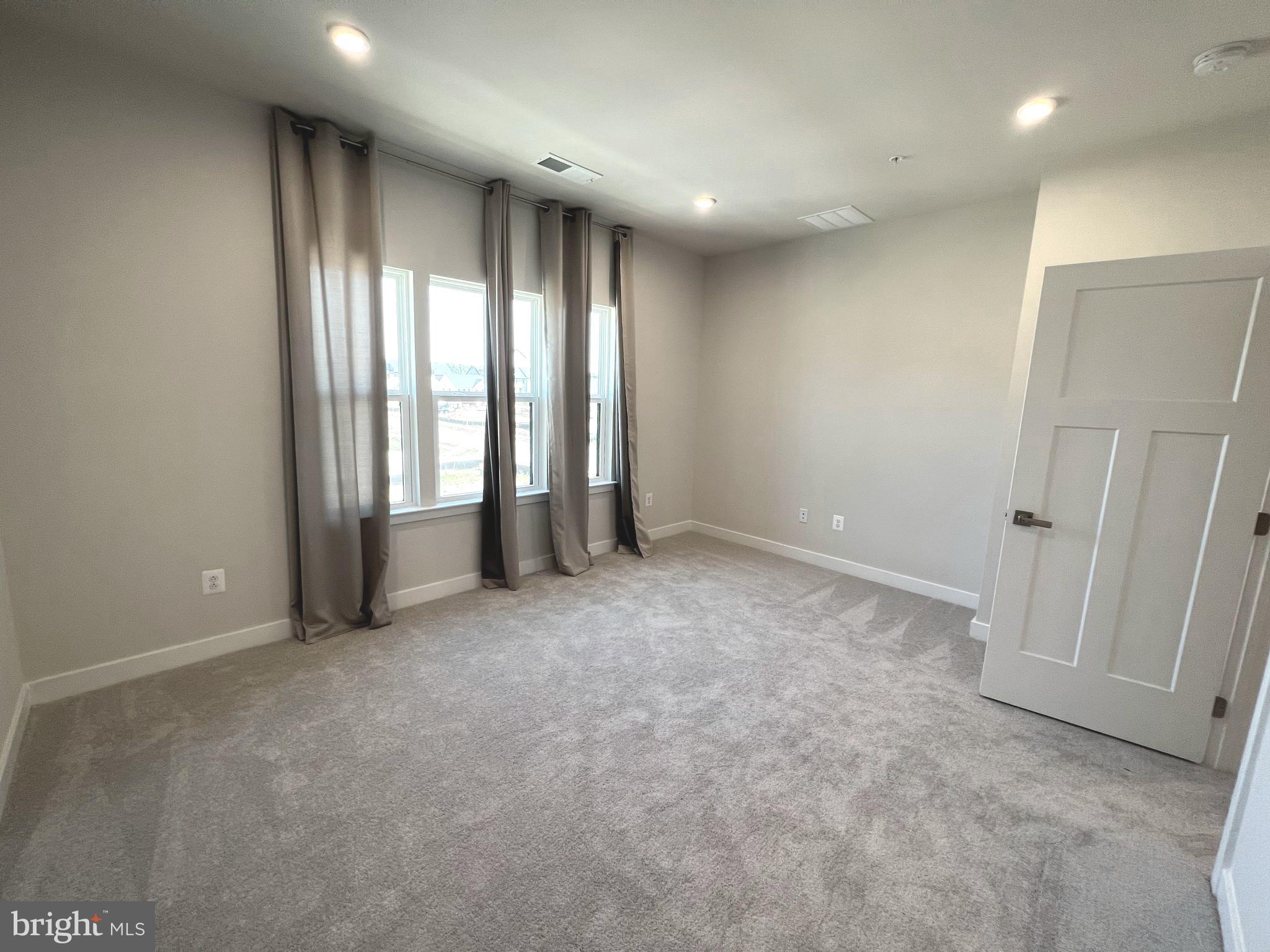 TANYARD SHORES - Residential Lease