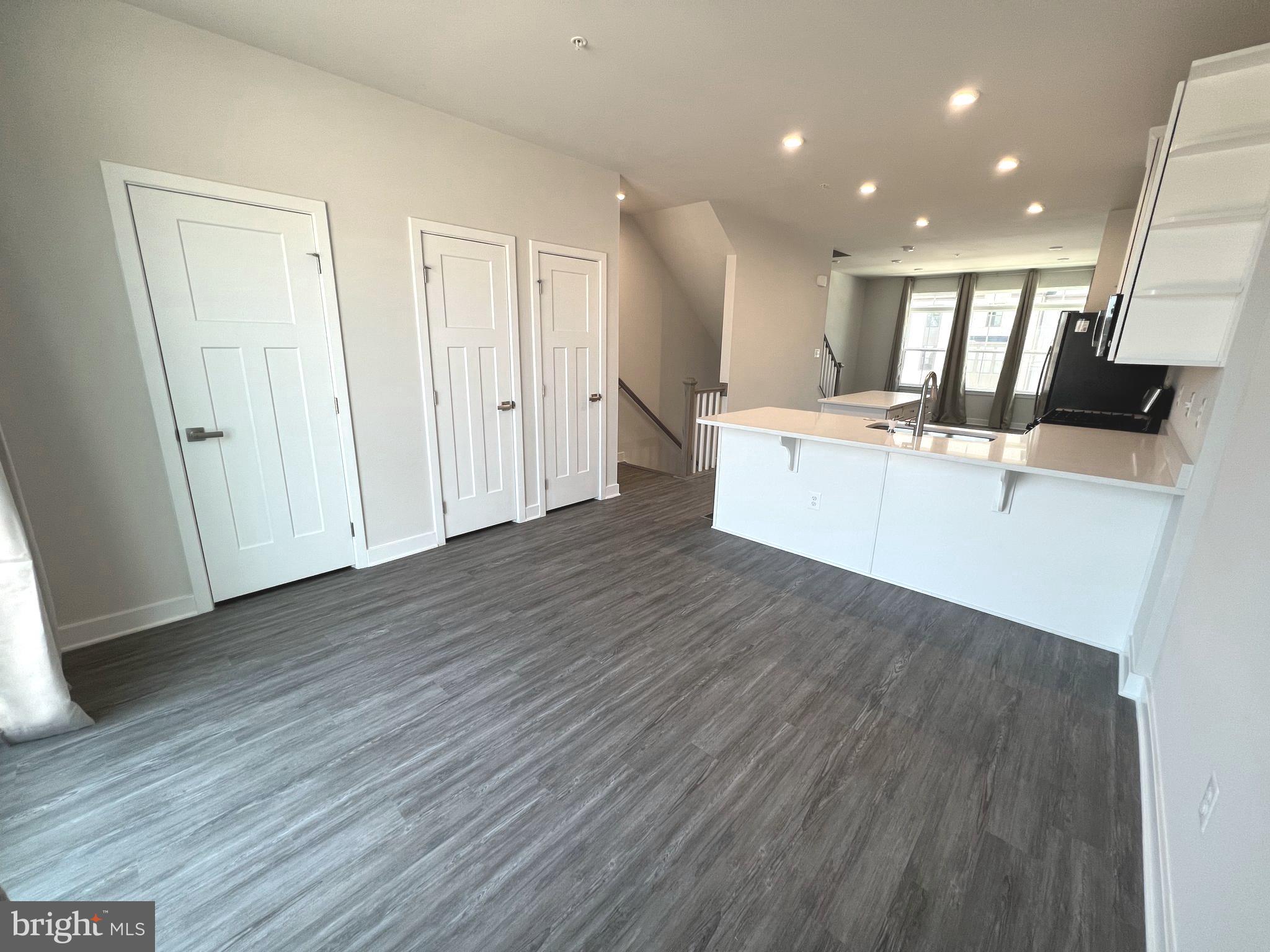 TANYARD SHORES - Residential Lease