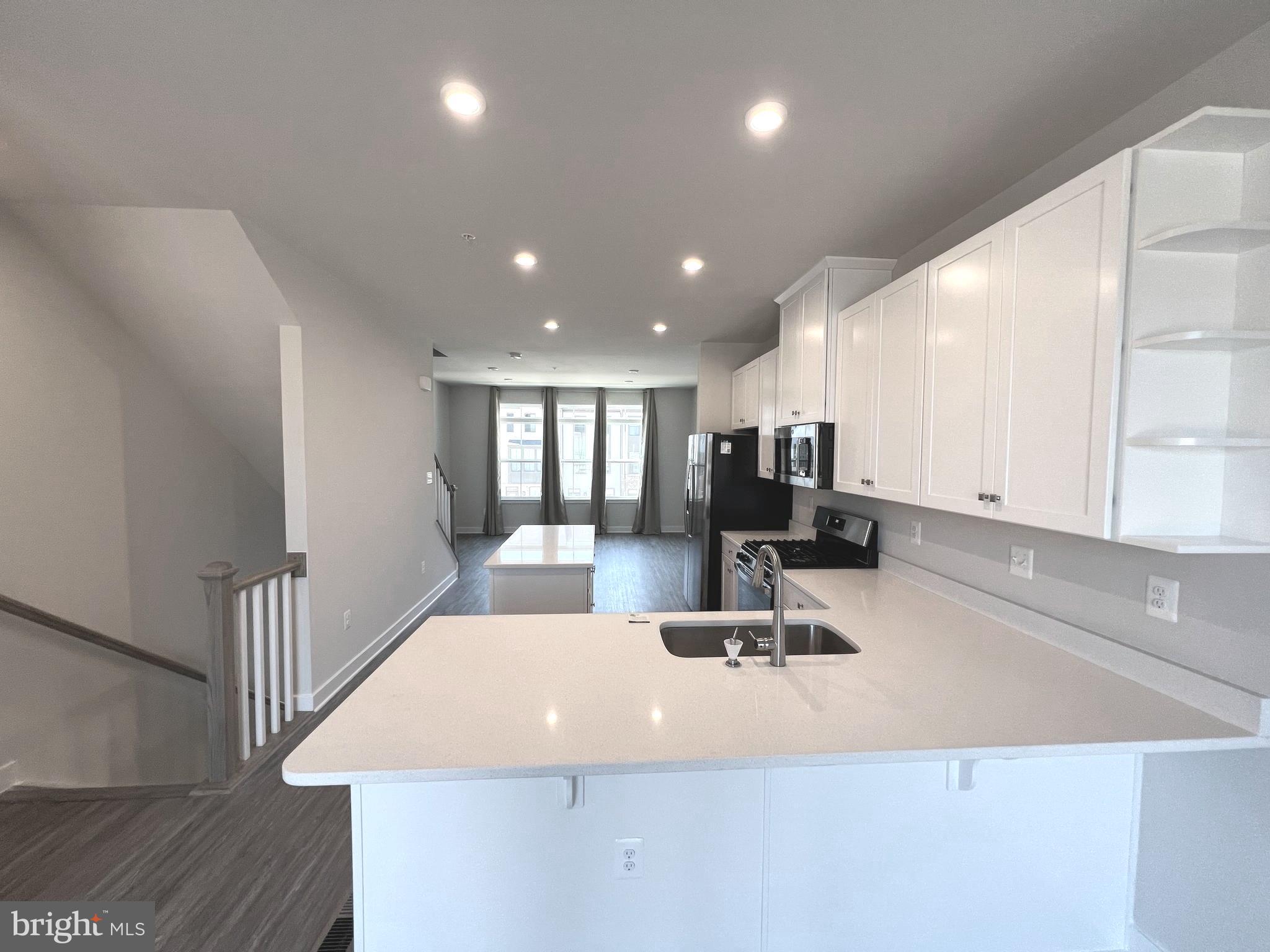 TANYARD SHORES - Residential Lease
