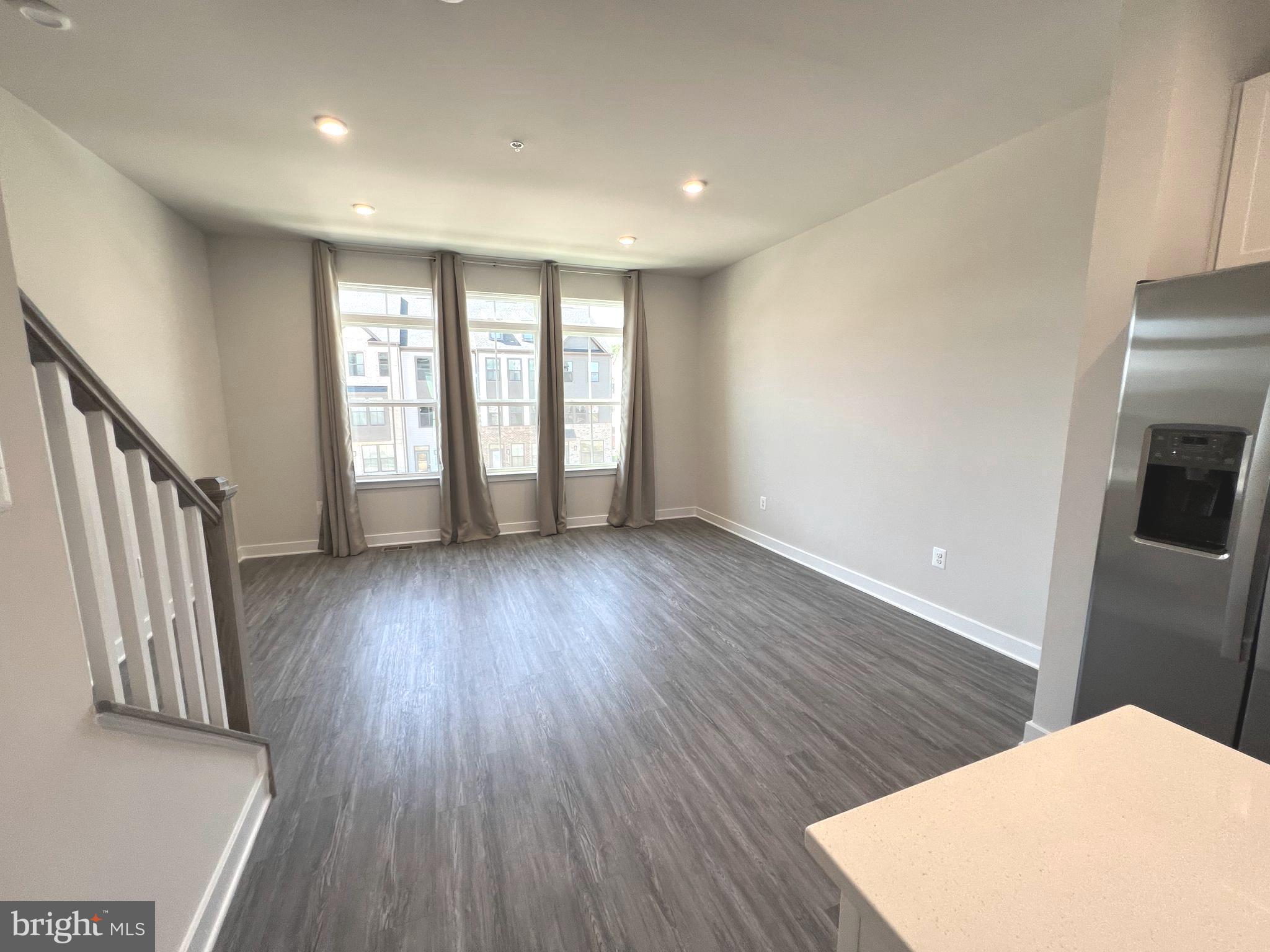 TANYARD SHORES - Residential Lease