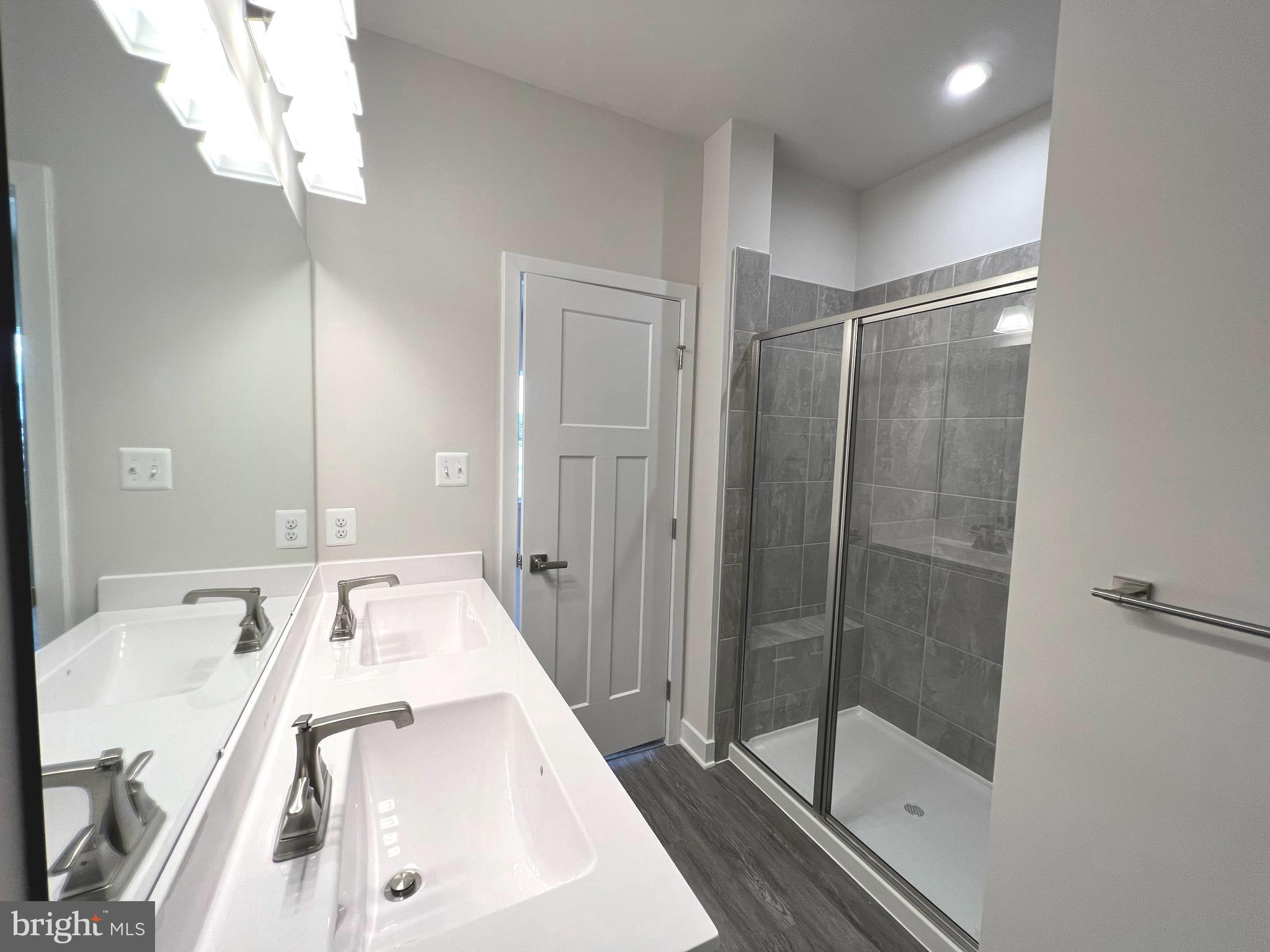 TANYARD SHORES - Residential Lease