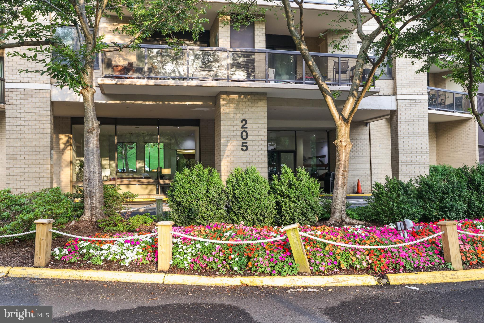205 YOAKUM PARKWAY 1712