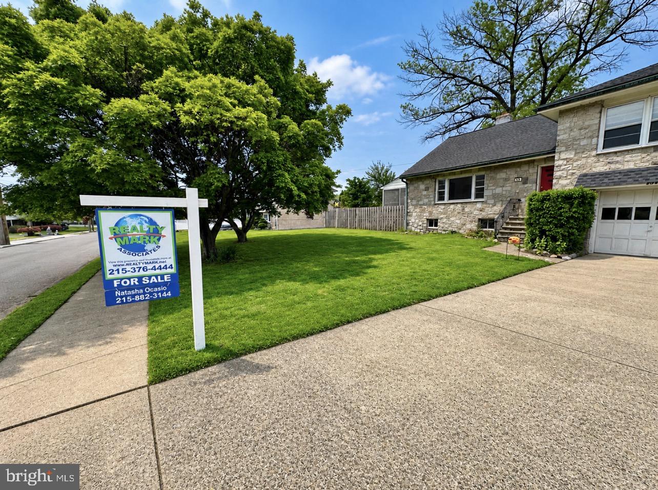 ROXBOROUGH - Residential