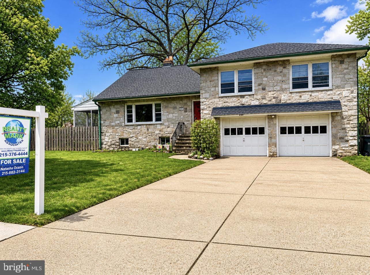 ROXBOROUGH - Residential