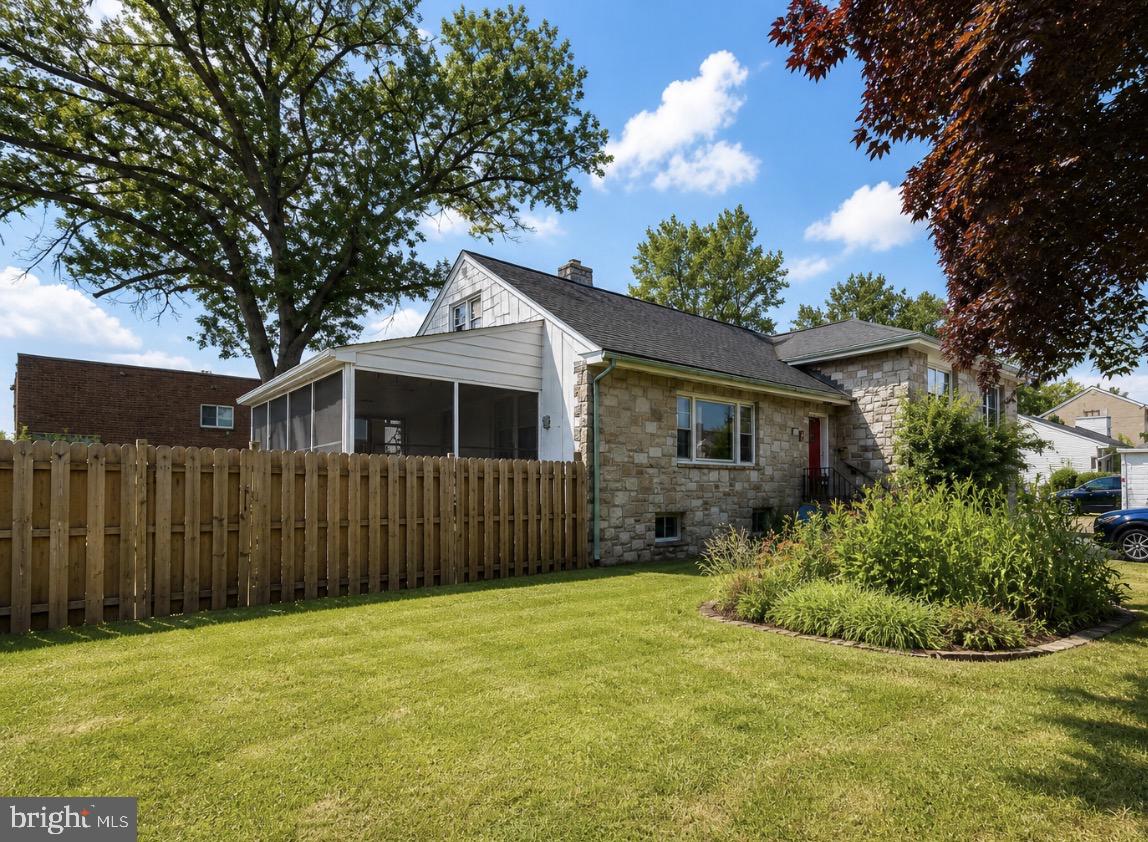 ROXBOROUGH - Residential