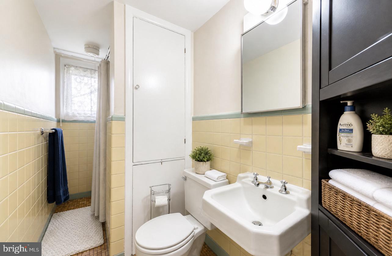 ROXBOROUGH - Residential
