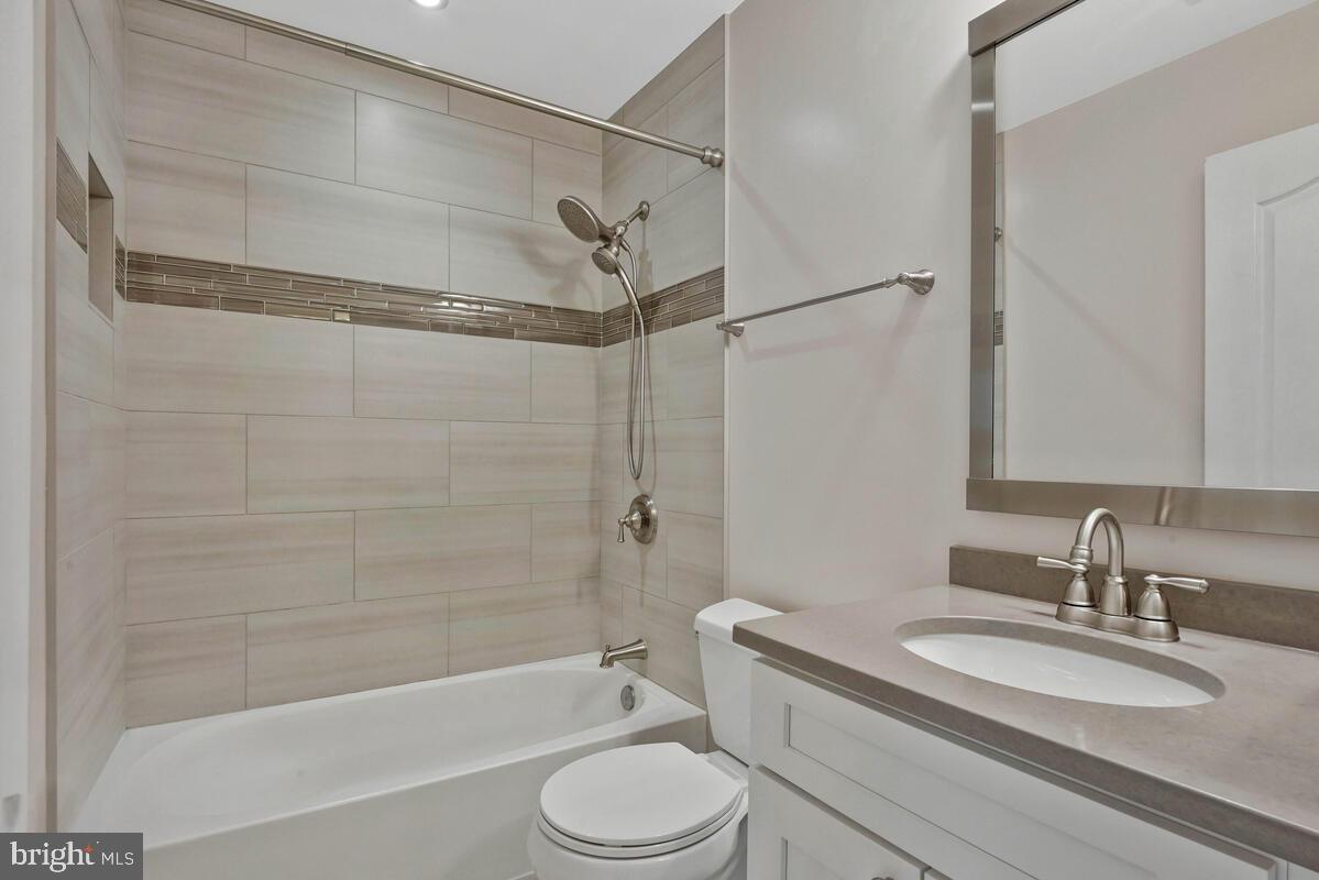 EDGEWATER AT TOWN CENTER - Residential