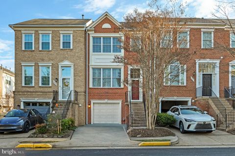 12025 EDGEMERE CIRCLE RESTON VA 20190