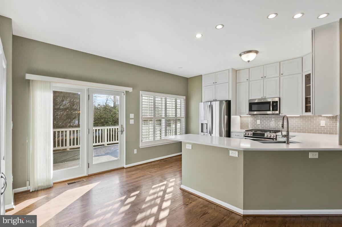 EDGEWATER AT TOWN CENTER - Residential