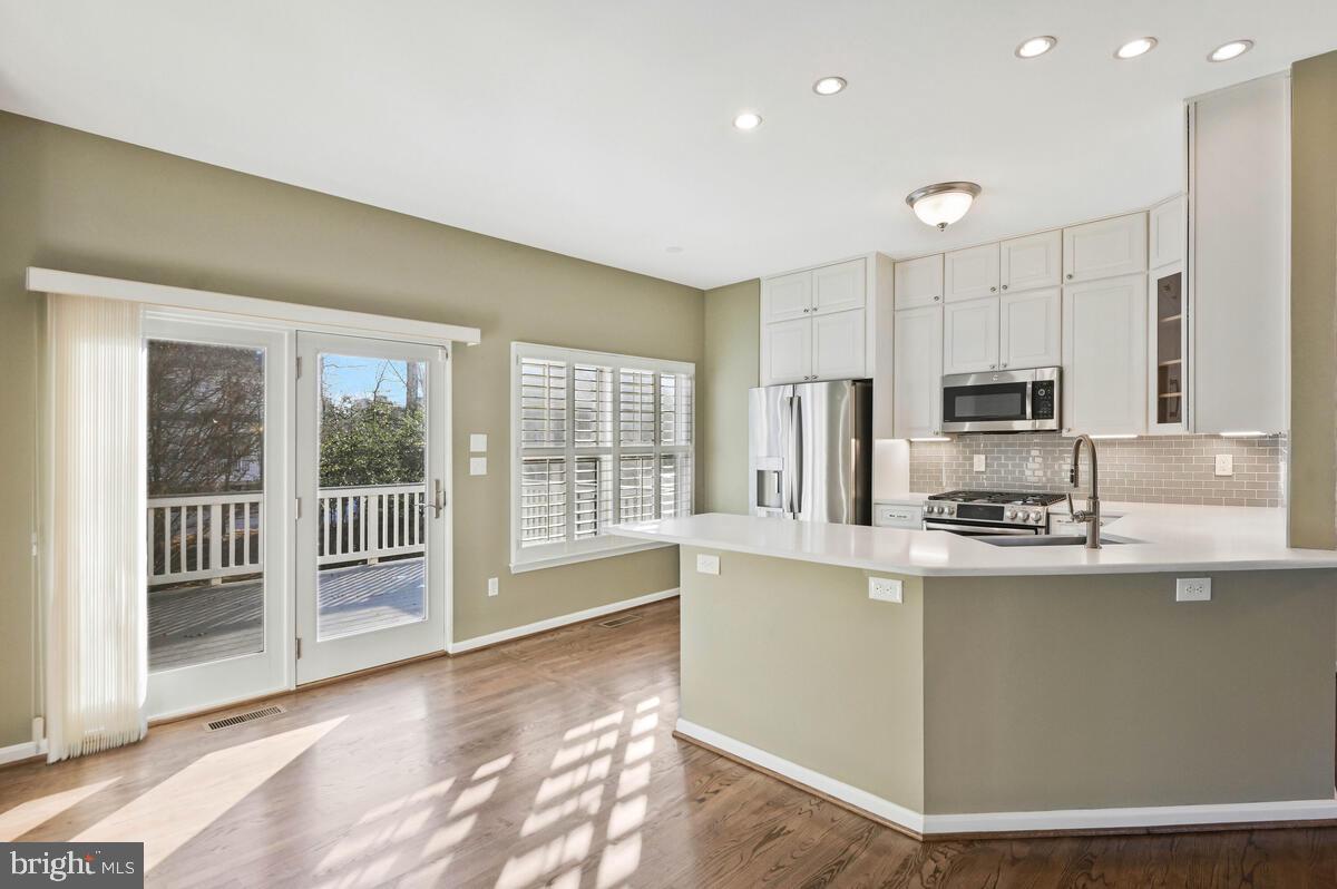 EDGEWATER AT TOWN CENTER - Residential