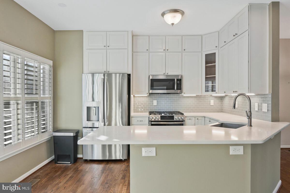 EDGEWATER AT TOWN CENTER - Residential