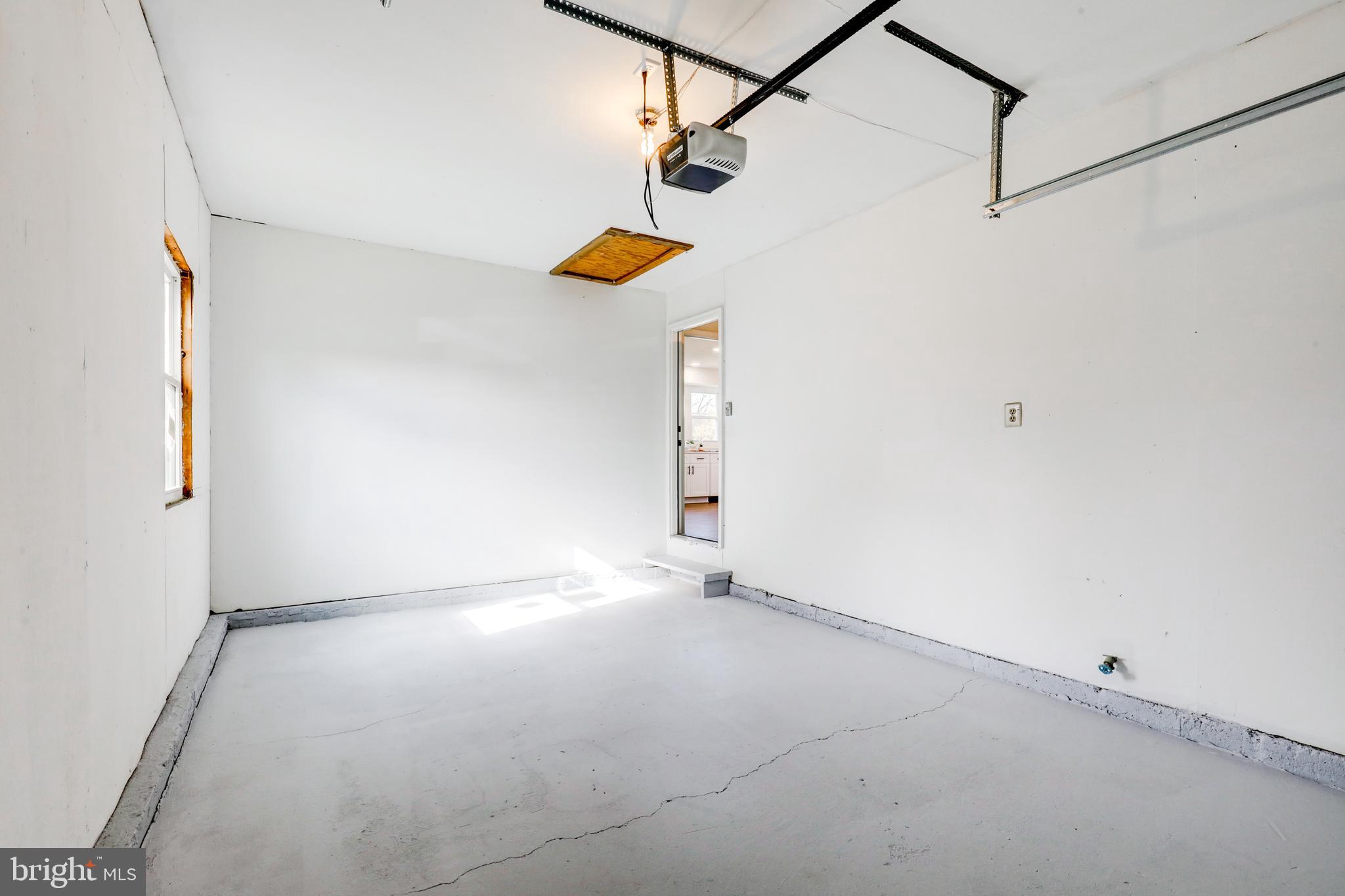 HUNTERS RUN - Residential