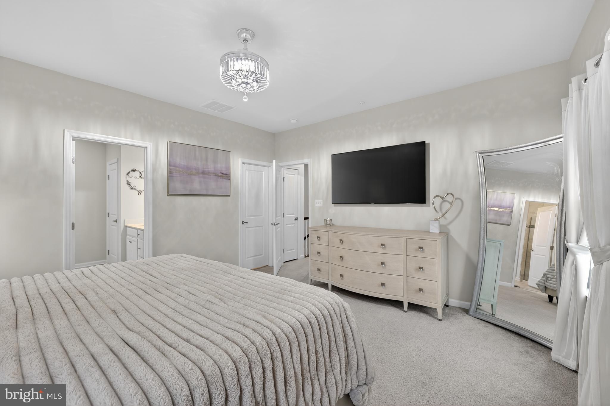 WESTCHESTER SQUARE - Residential