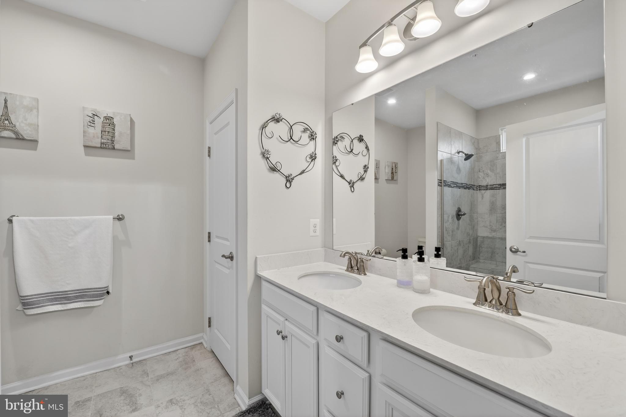 WESTCHESTER SQUARE - Residential