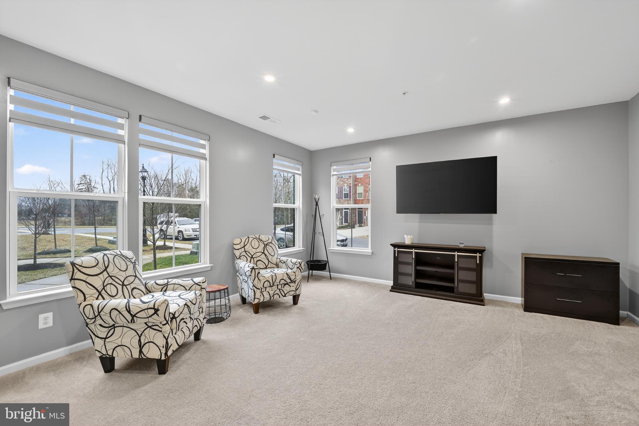 WESTCHESTER SQUARE - Residential