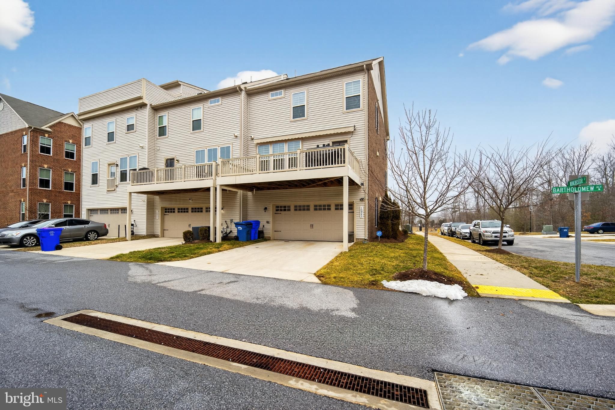 WESTCHESTER SQUARE - Residential