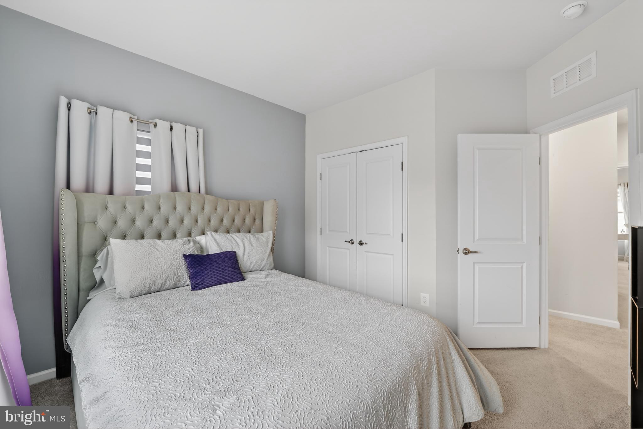 WESTCHESTER SQUARE - Residential