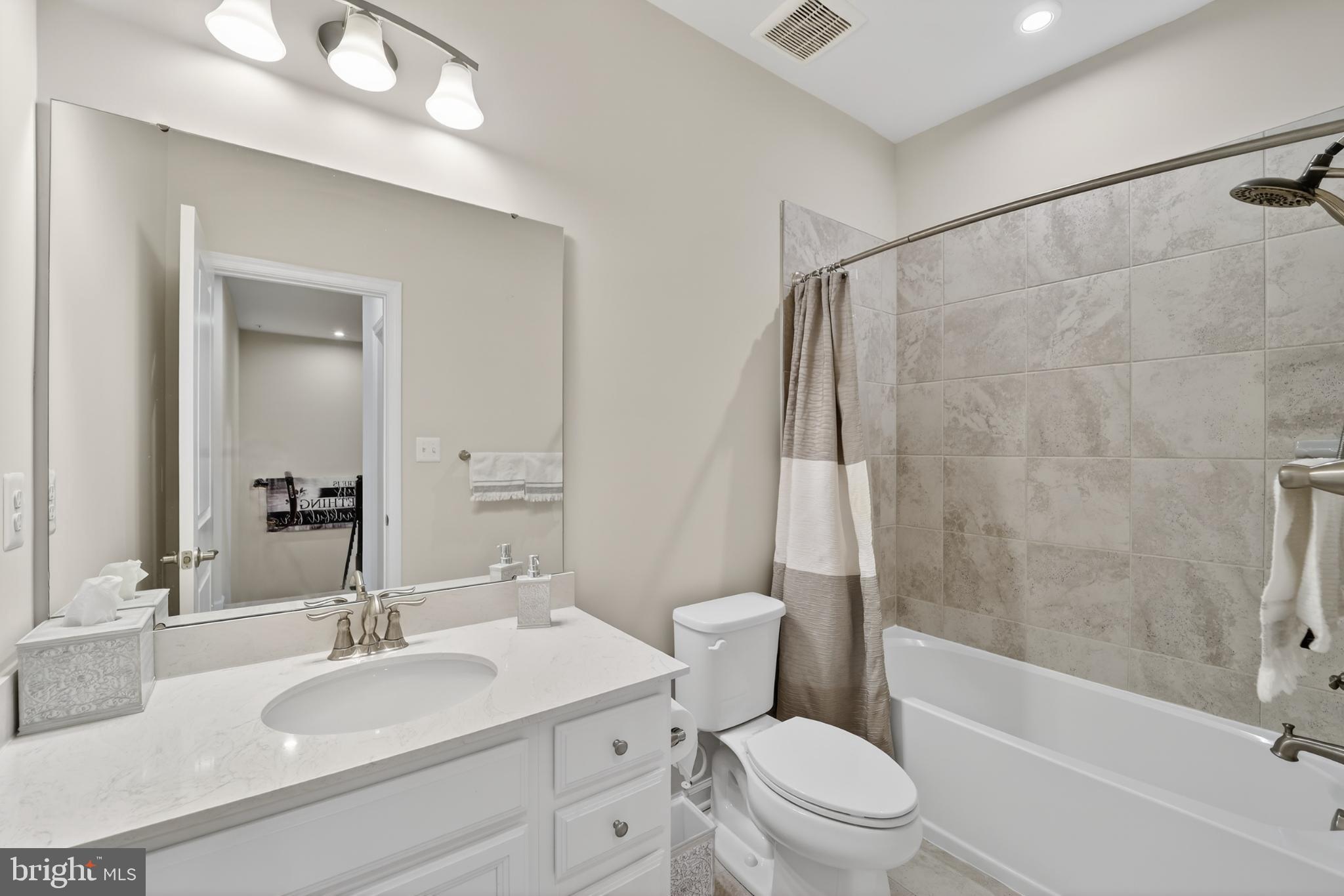 WESTCHESTER SQUARE - Residential