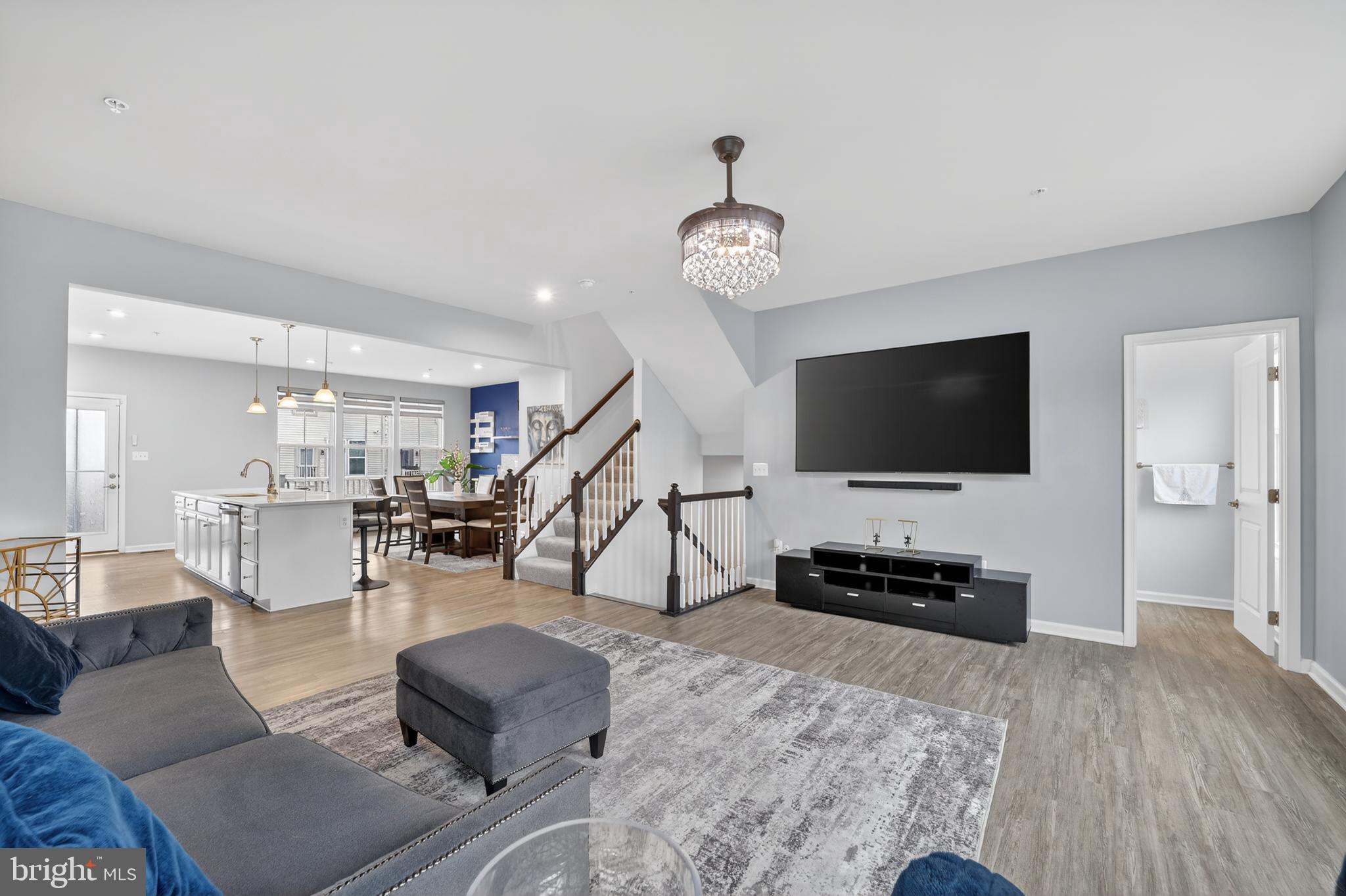 WESTCHESTER SQUARE - Residential