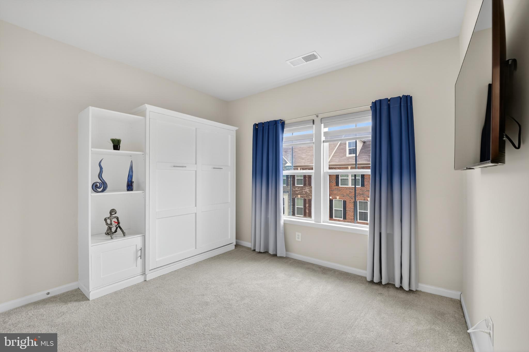 WESTCHESTER SQUARE - Residential