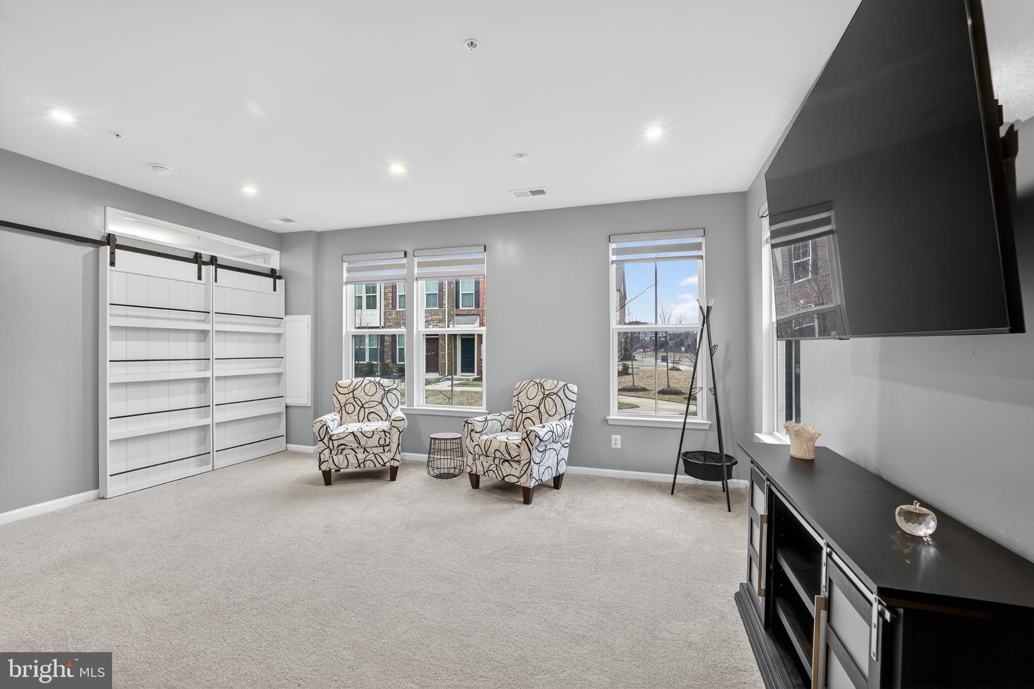 WESTCHESTER SQUARE - Residential