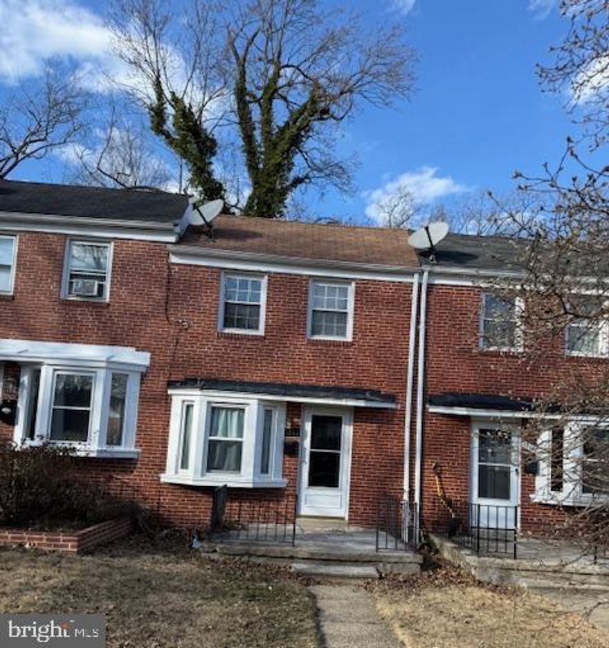 Available for rent! This townhouse with 4 bedrooms 2 full baths is ready for its new tenants. You'll find hardwood and ceramic tile flooring throughout.   Upstairs has 3 bedrooms and a full bath.  Fans with lights in bedrooms. Fully finished walkout basement with a bedroom, family room, and bathroom. The washer and dryer are provided and located in the basement.   New hardwood flooring in basement. Fresh coat of paint inside. Easy access to the backyard deck from the kitchen. Excellent location, close to shopping, public transportation, and all major roads. Schedule today!