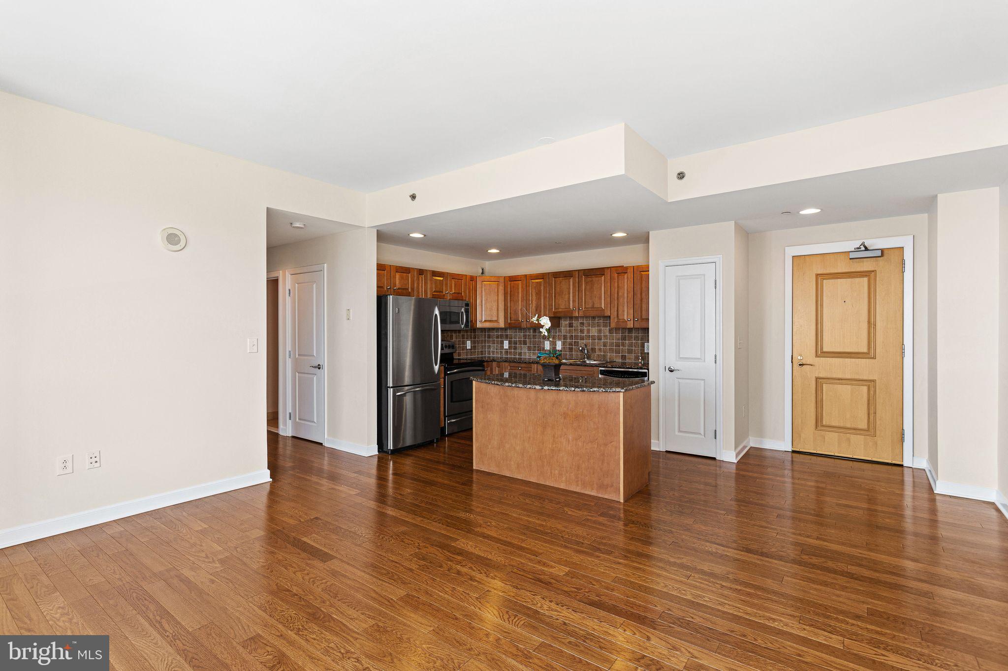 901 N PENN STREET P807