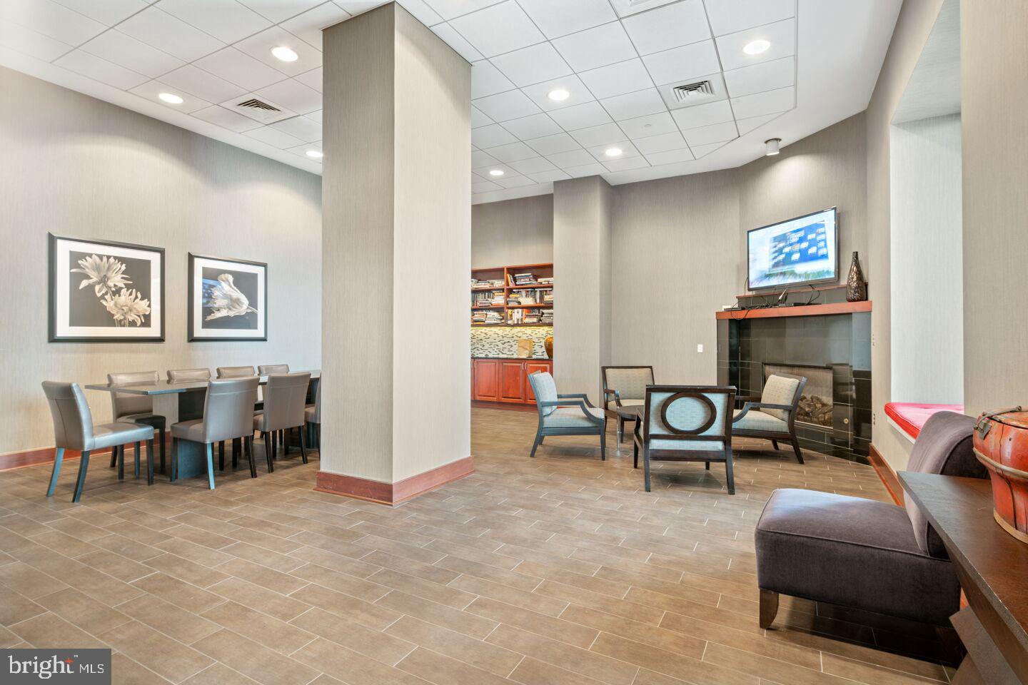 901 N PENN STREET P807