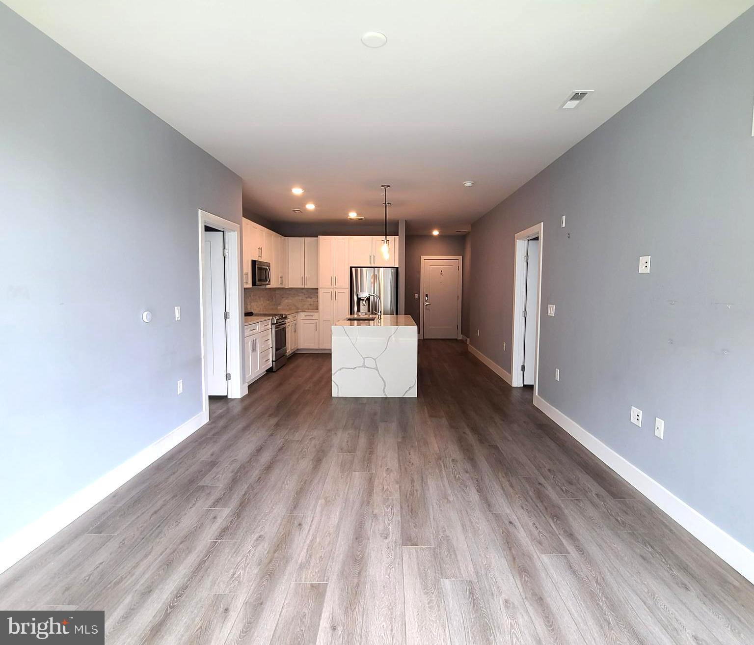 1761 OLD MEADOW ROAD 319