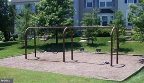 CROMWELL FOUNTAIN - Residential