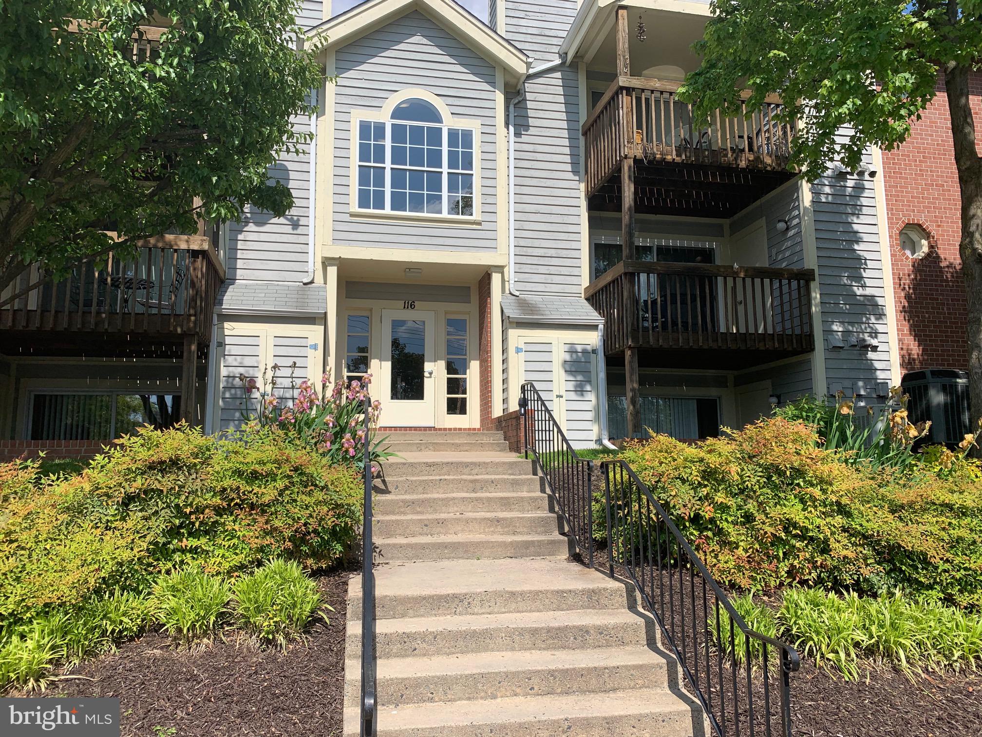 CROMWELL FOUNTAIN - Residential