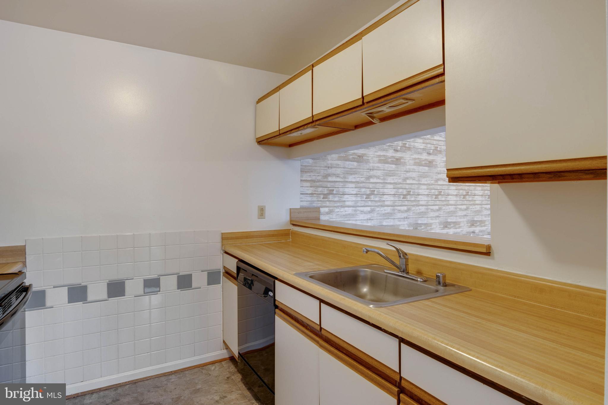 CROMWELL FOUNTAIN - Residential