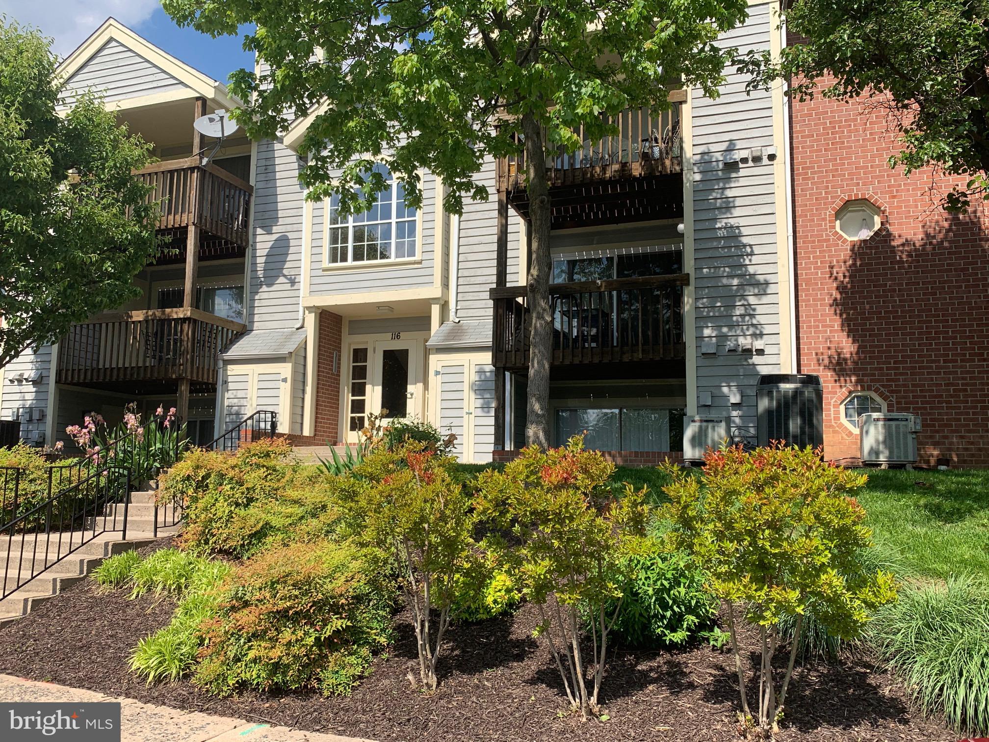 CROMWELL FOUNTAIN - Residential