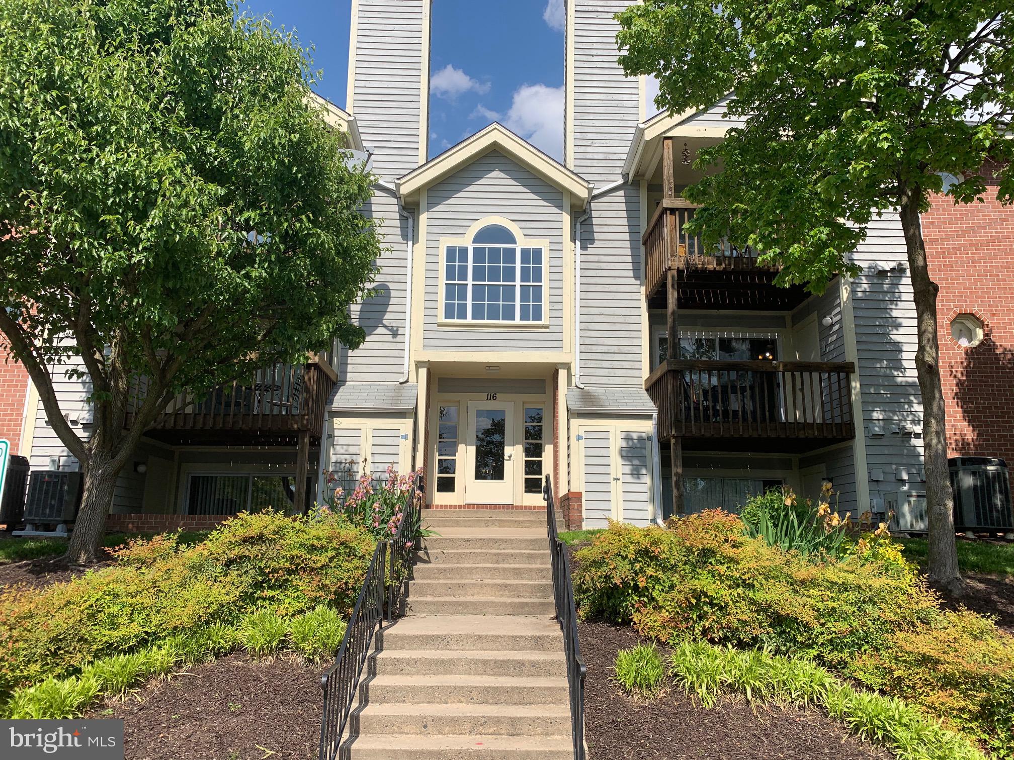 CROMWELL FOUNTAIN - Residential
