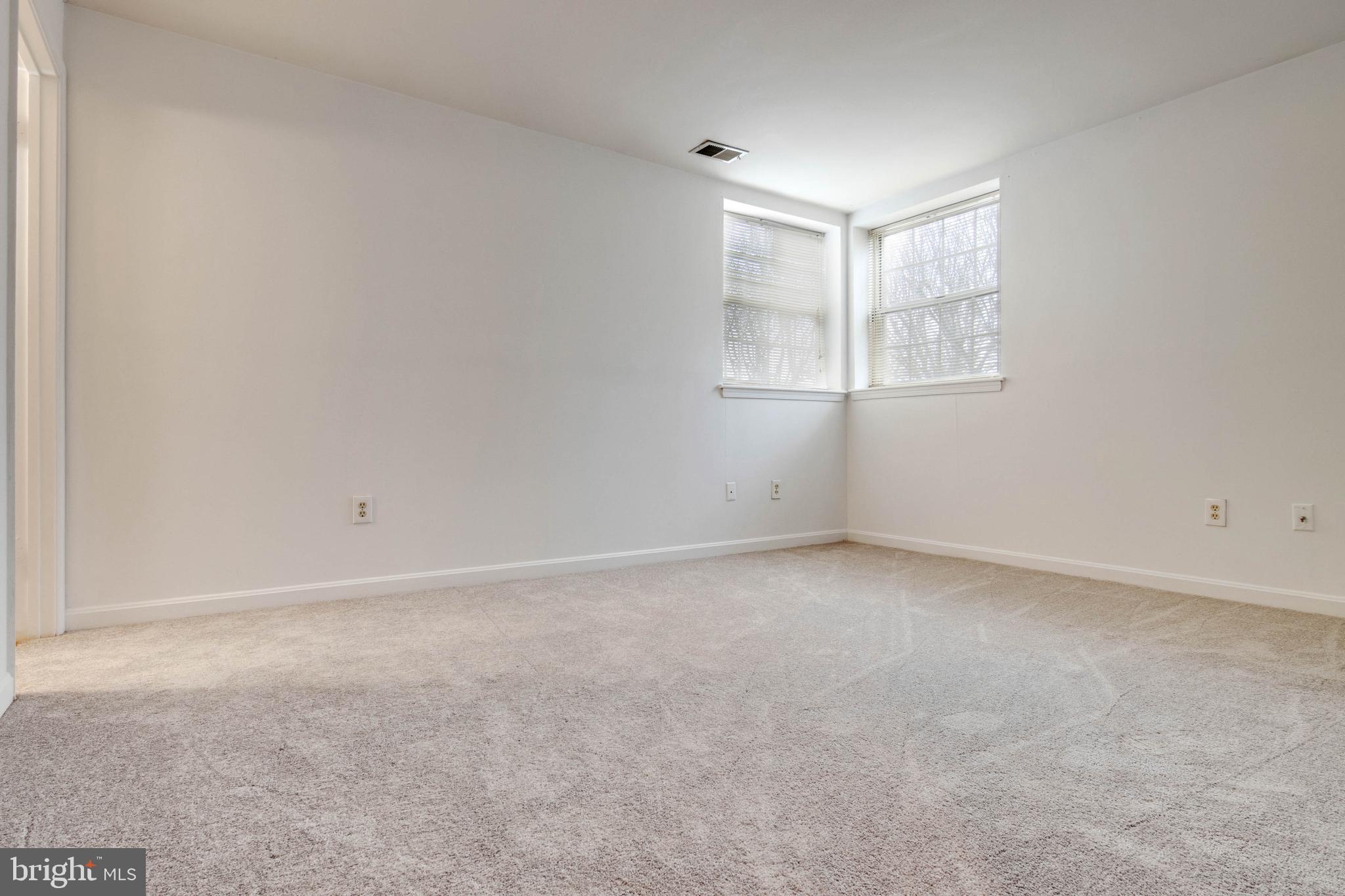 CROMWELL FOUNTAIN - Residential