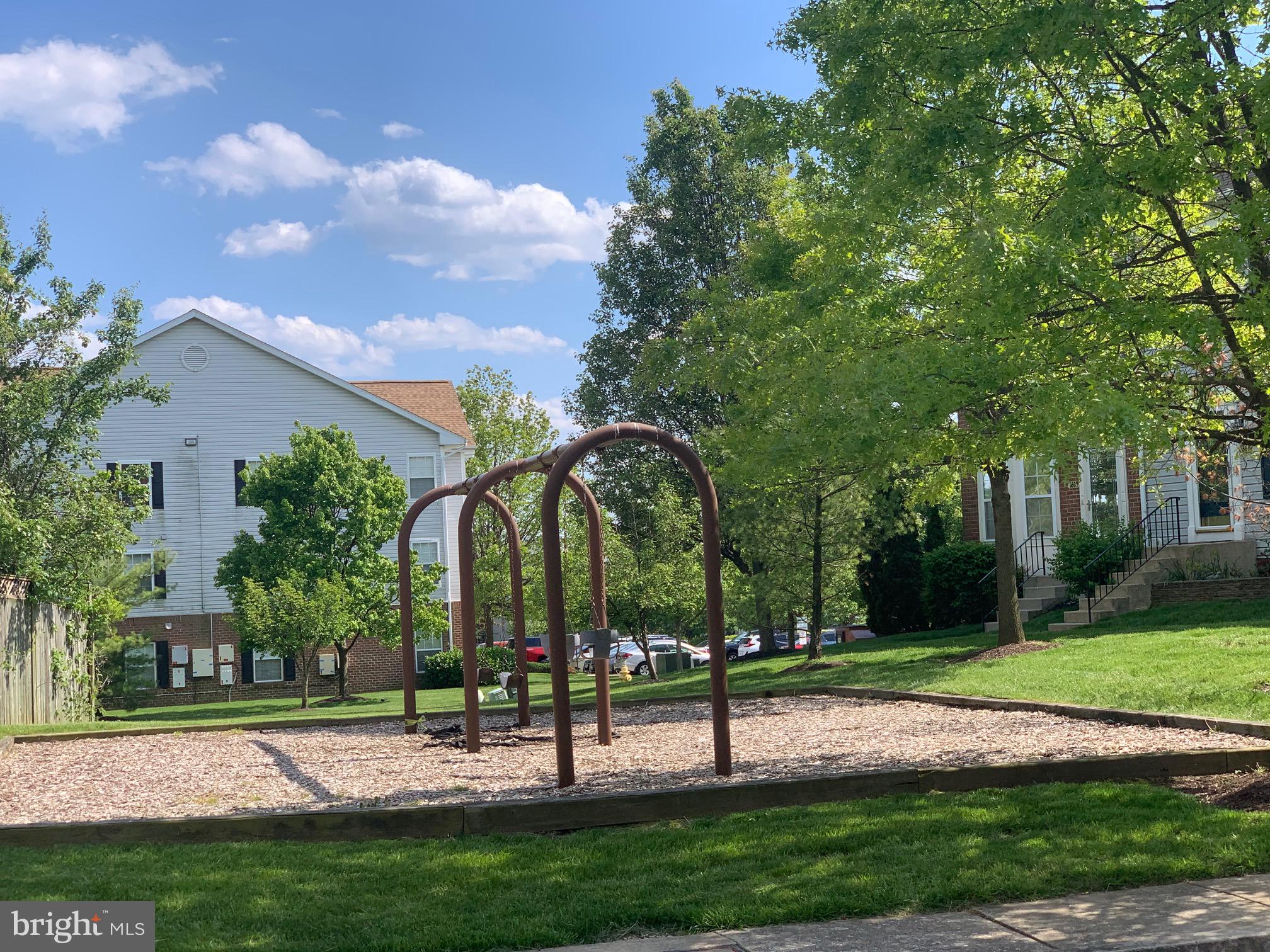 CROMWELL FOUNTAIN - Residential