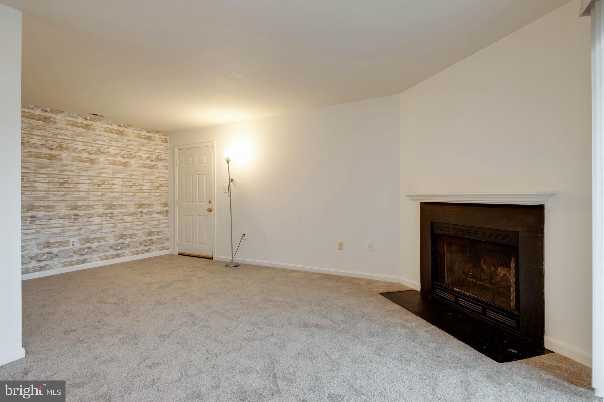 CROMWELL FOUNTAIN - Residential