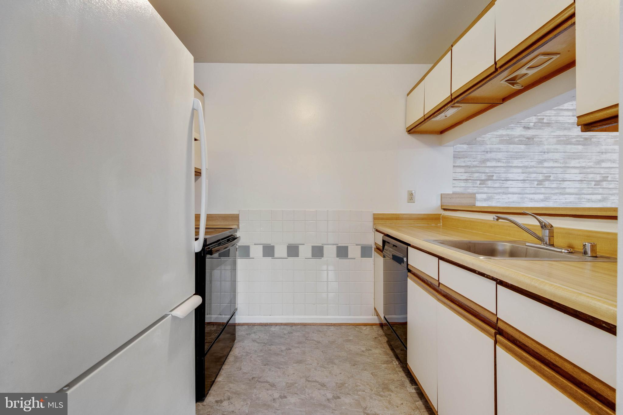 CROMWELL FOUNTAIN - Residential