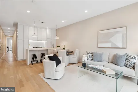 MLS: DCDC2194936