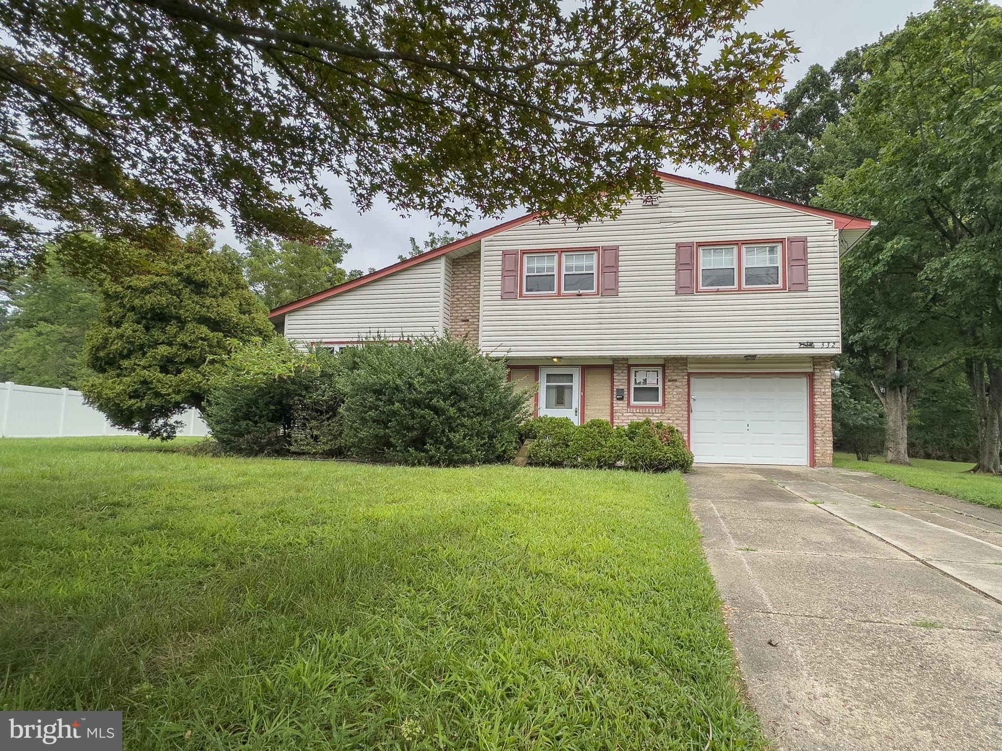 532 ENGLEWOOD DRIVE