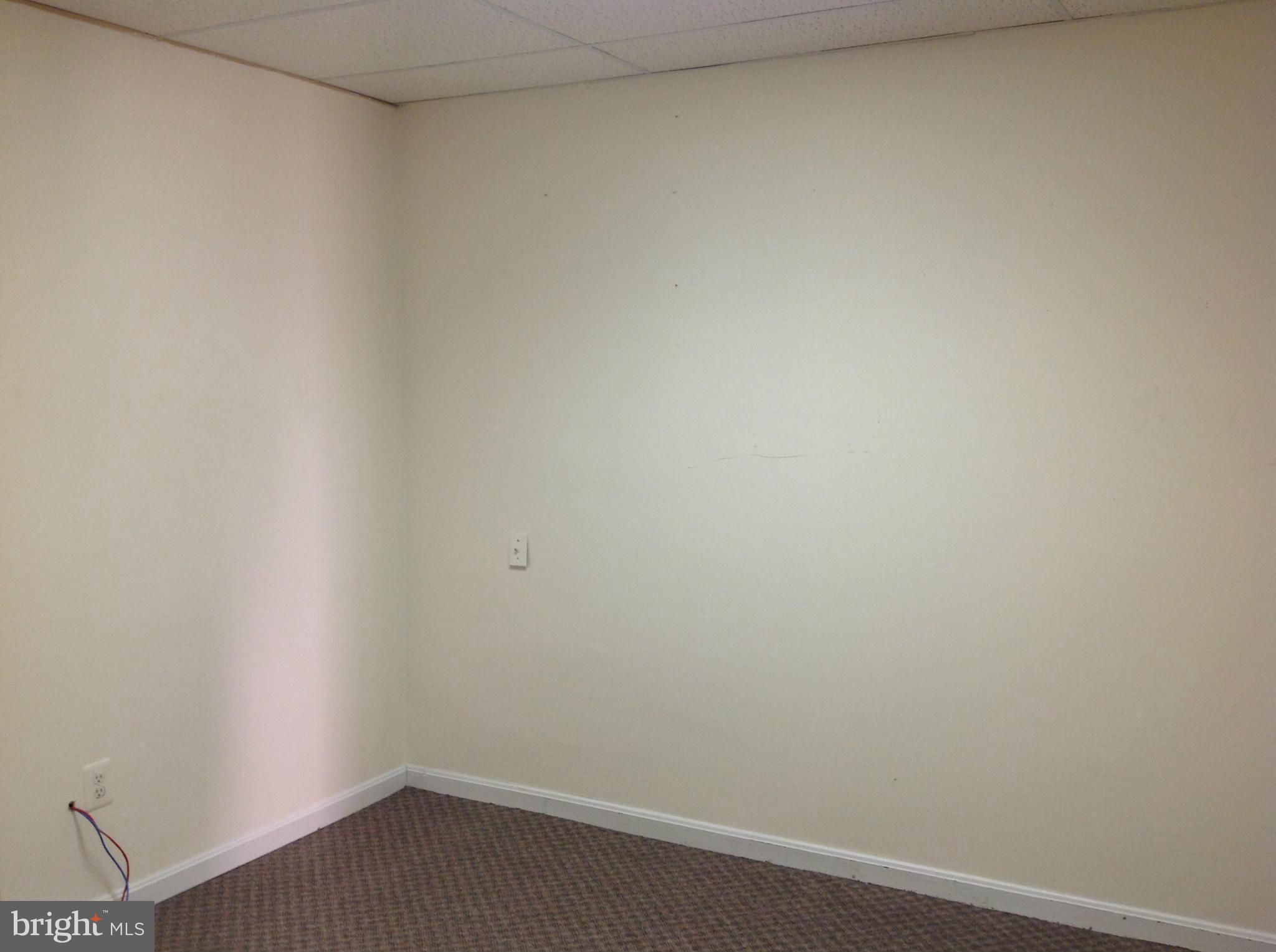 STONEWALL SQUARE - Commercial Lease