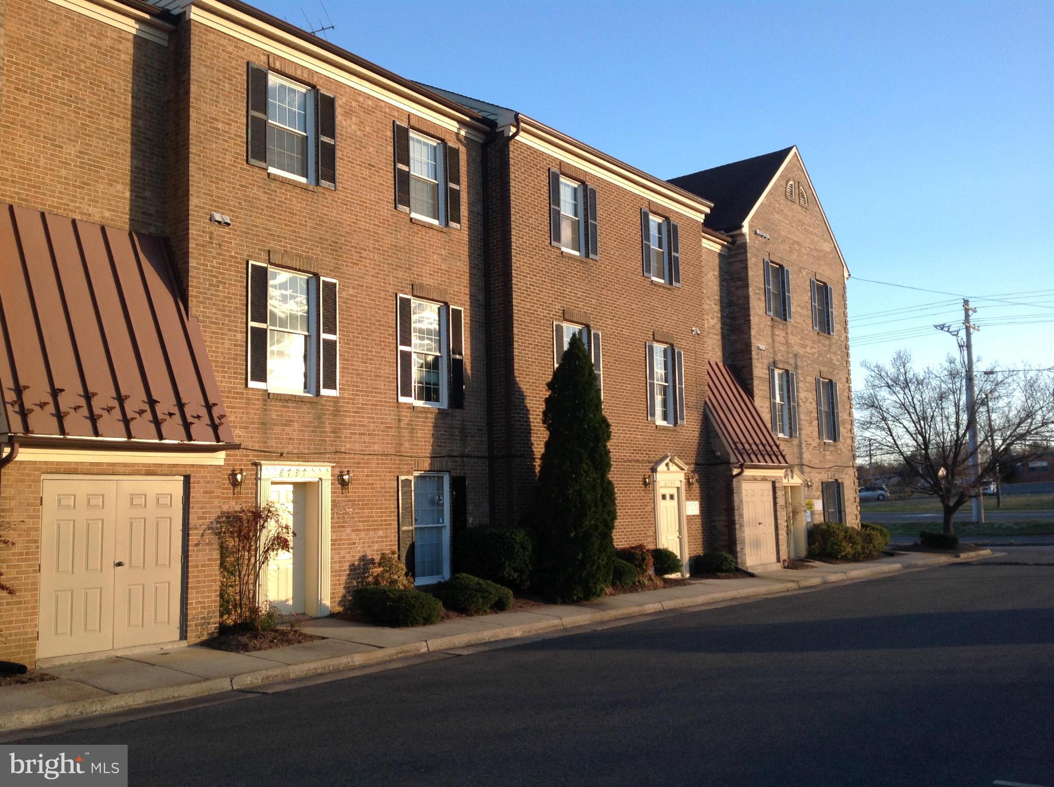 STONEWALL SQUARE - Commercial Lease