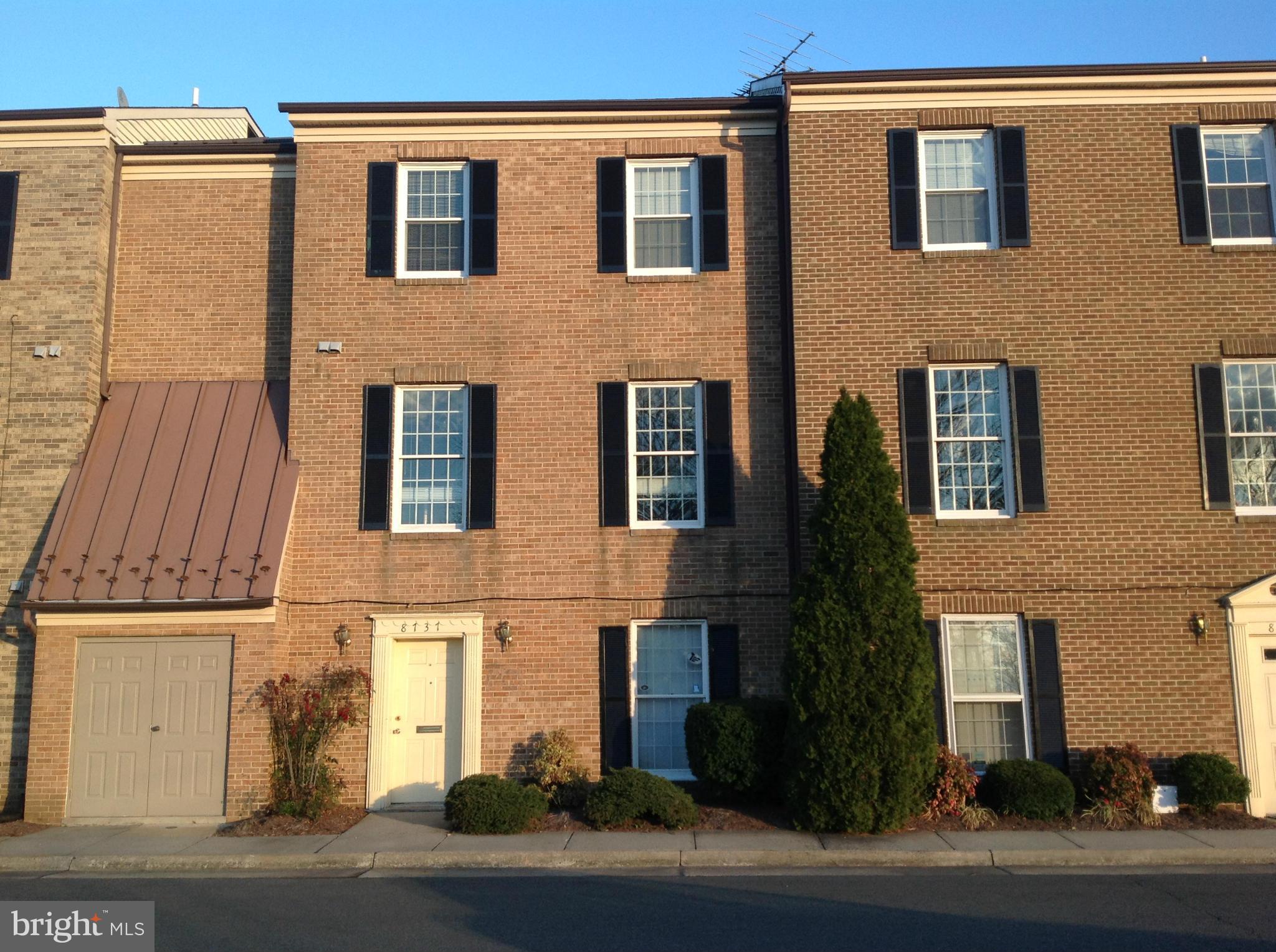 STONEWALL SQUARE - Commercial Lease