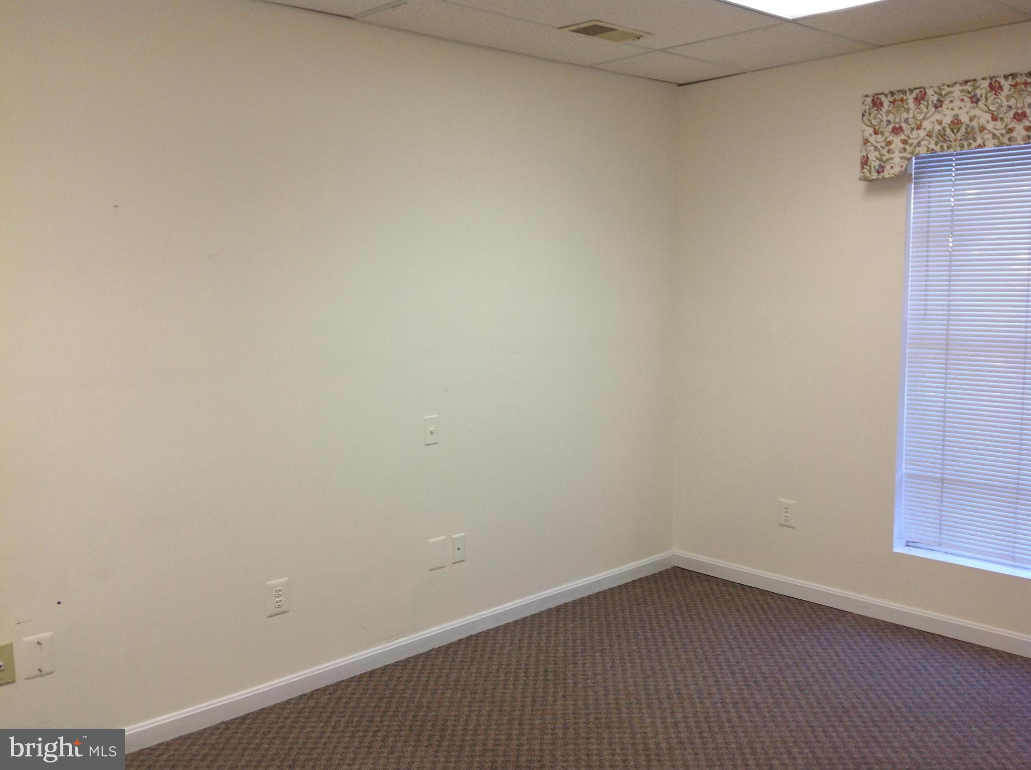 STONEWALL SQUARE - Commercial Lease