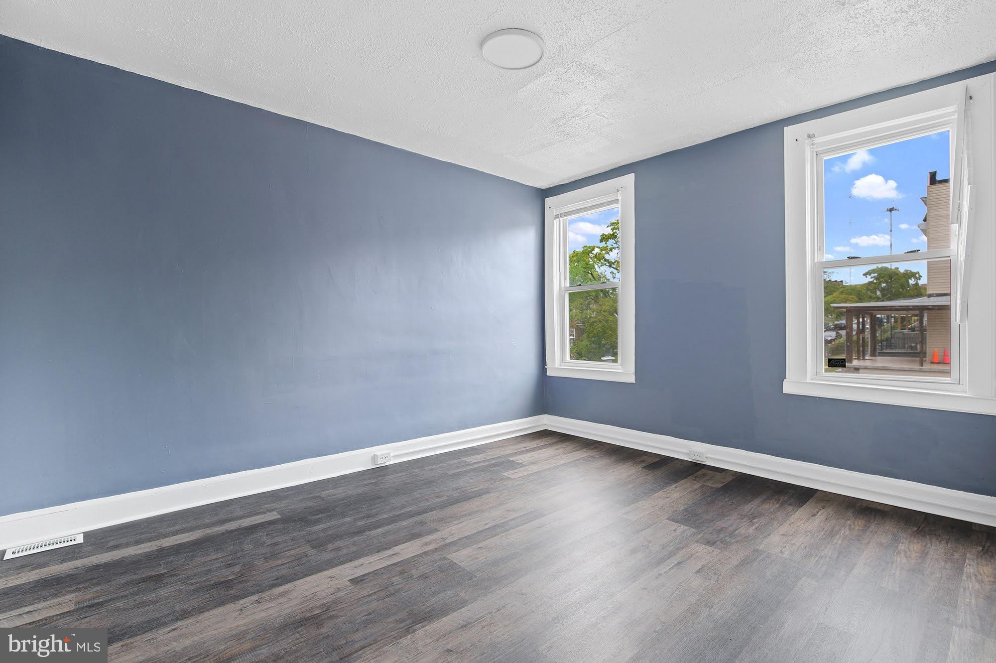 PARK CIRCLE - Residential