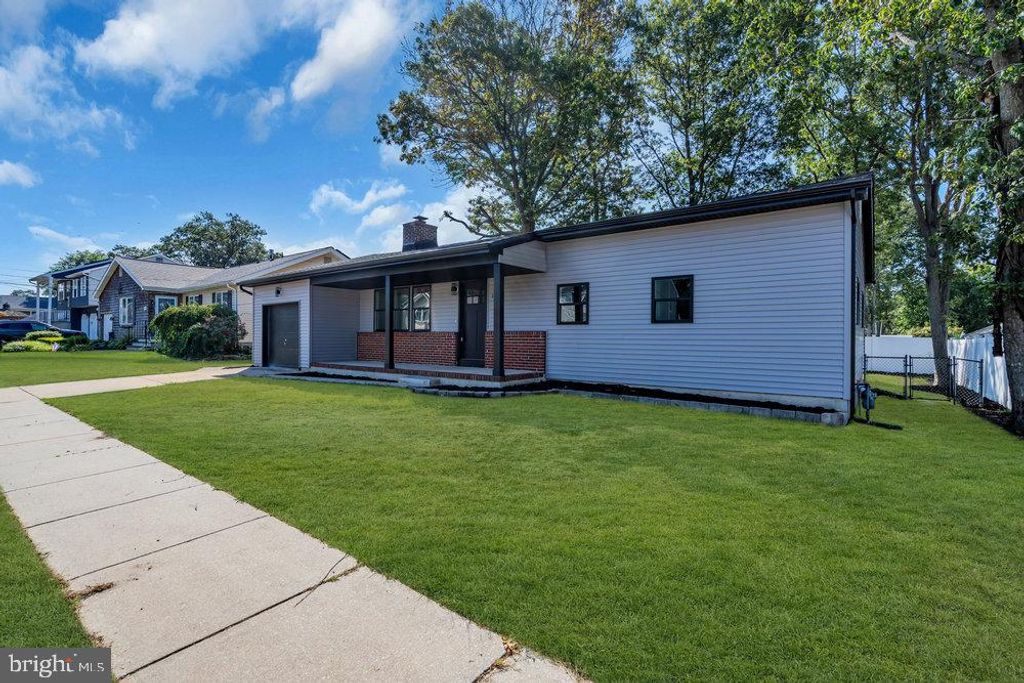 Photo of 1905 Ravenwood Drive, TOMS RIVER, NJ 08753 (MLS # NJOC2037586)